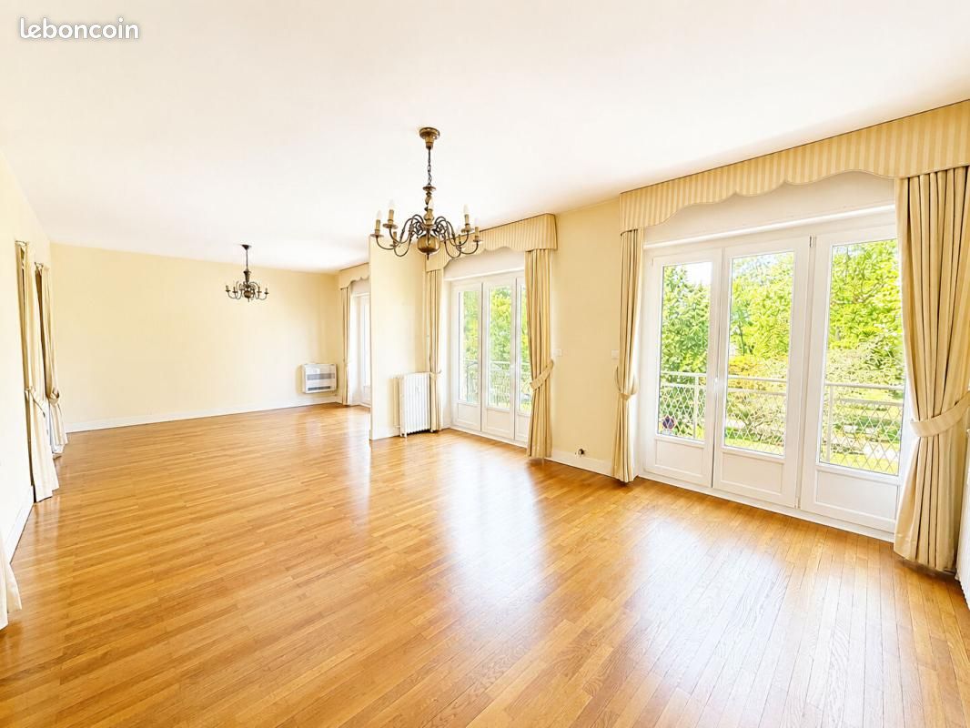 Appartement 5 pièces 165 m² · à Roanne · 165 m² · 170 000 €