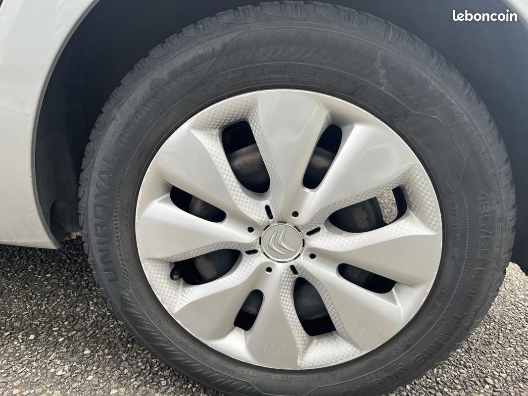 CITROEN C3 1.4 HDi FAP - 70 - Confort - CAR PLAY - REGULATEUR - SUIVI - TURBO-DISTRI- EMBRAYAGE-OK (image 25)