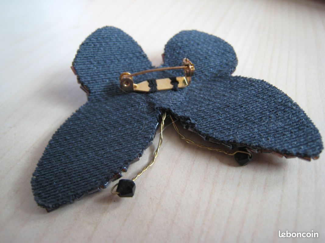 Broche Fantaisie Perles Bleues Et Or - Occasion En Très Bon état, Sans Marque
