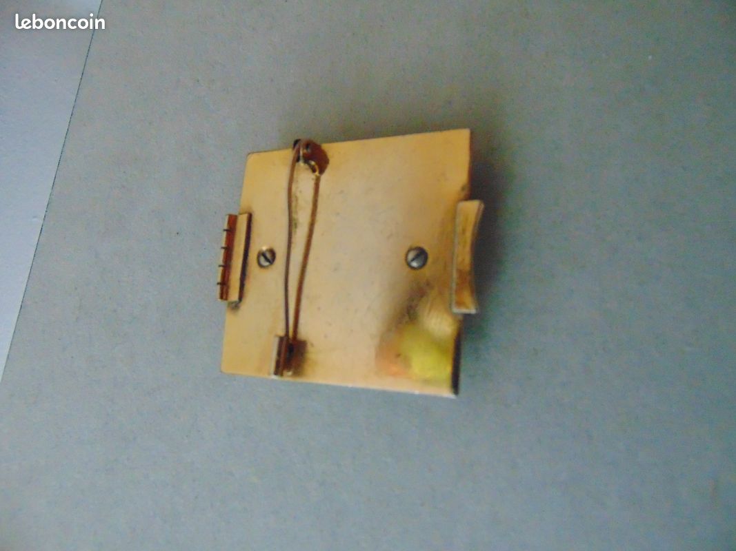 Brocante Charmante : Broche En Bakélite Années 20-30 – Style Rétro Français