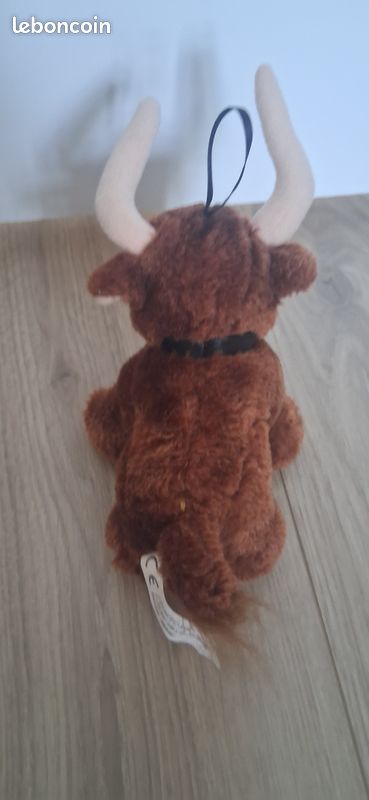 Peluche taureau avec une clochette (image 5)