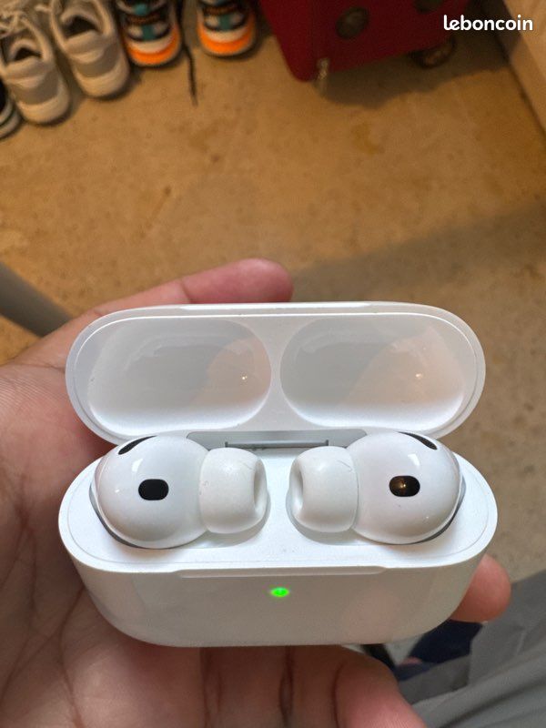 AirPods Pro 3 – Like New – 2 Months Old (image 5)