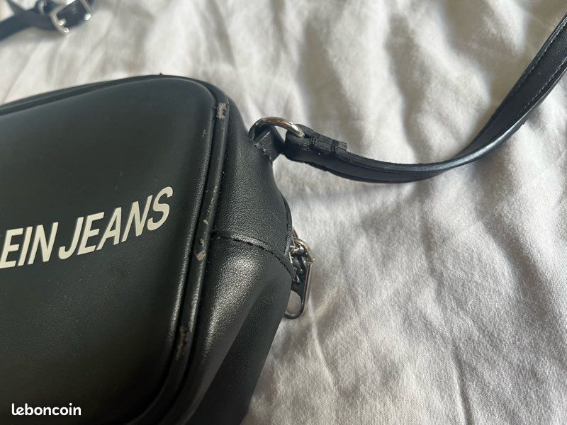 🖤 Sac bandoulière Calvin Klein, sobre et intemporel (image 4)