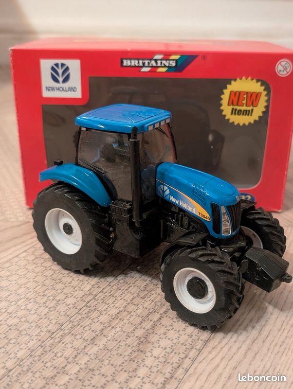 Tracteur miniature BRITAINS ERTL — NEW HOLLAND T8040 (1/32) (image 2)