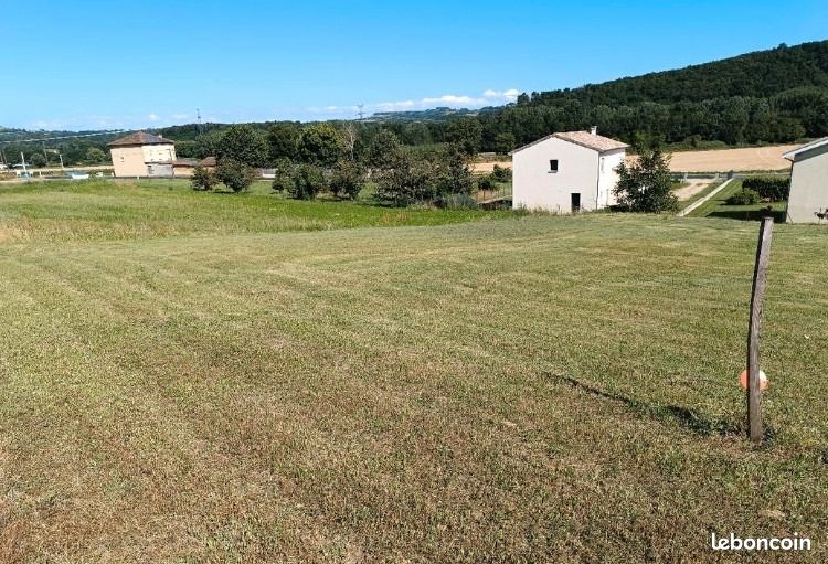 Terrain 742 m² · à Saint-Jean-de-Galaure · 90 000 €