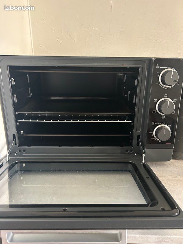 Brandt mini four FC405MB (image 2)