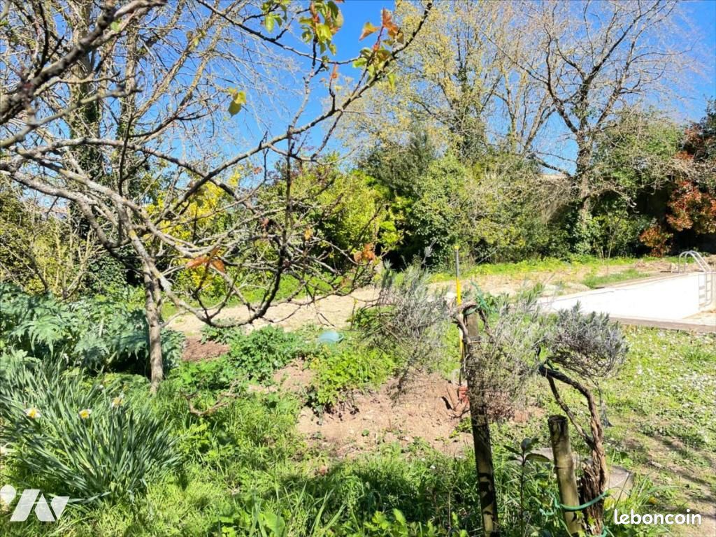 Terrain 1059 m² · à Bourgneuf · 1 059 m² · 249 600 €