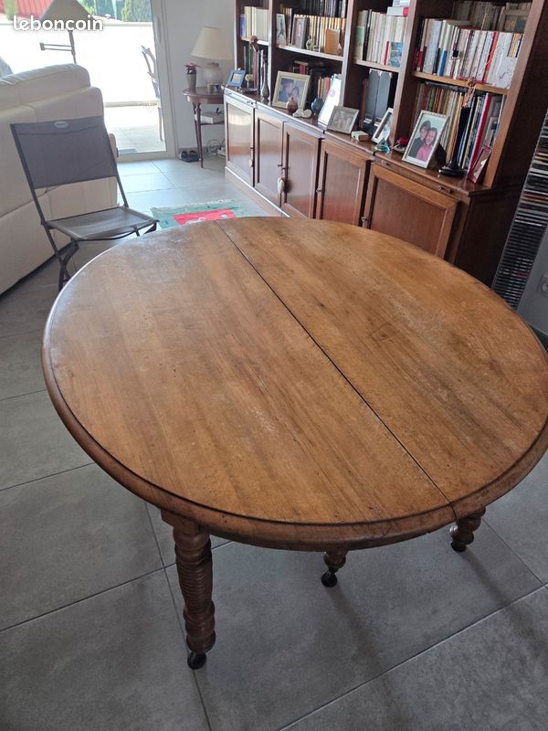 Table rustique ovale (image 1)