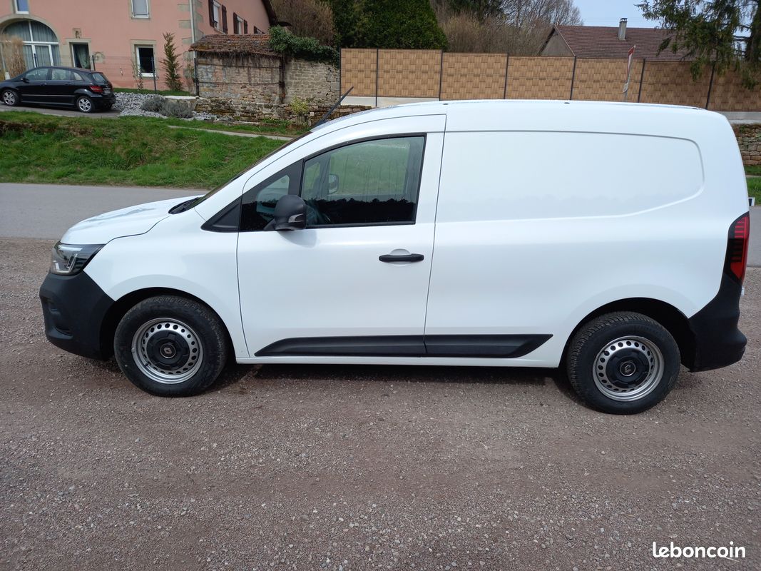 Kangoo van ste 1.5 dci 95 grand confort gps 38252 kms annee 2023 garantie 12 mois partout en france (image 4)
