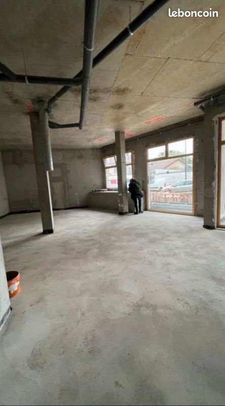 Boutique 79 m² ST MAUR DES FOSSES (image 1)