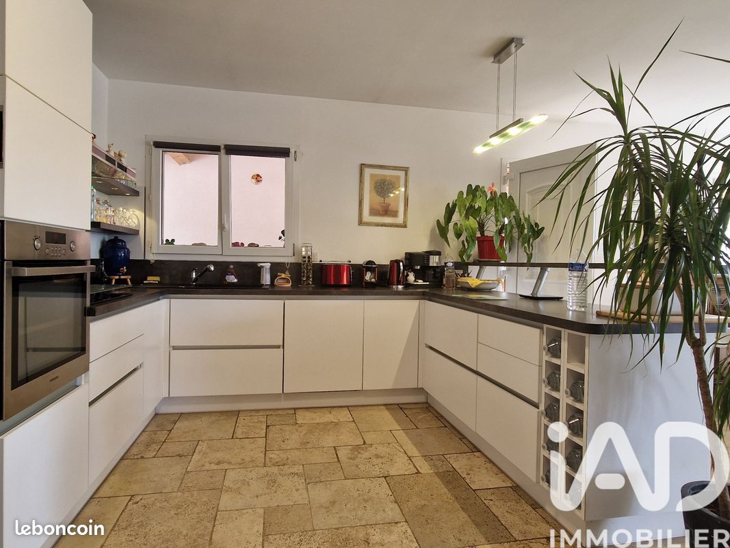 Maison 5 pièces 153 m² · à Saint-Paul-en-Forêt · 153 m² · 500 000 €