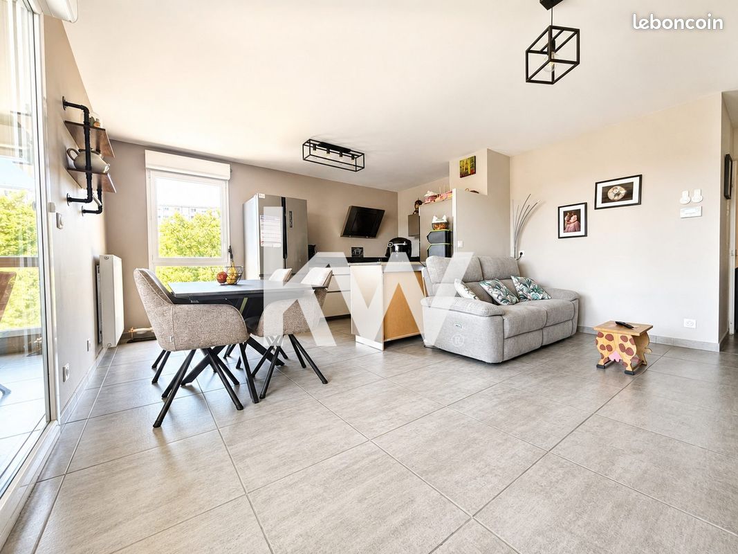 Appartement 4 pièces 79 m² · à Bron · 79 m² · 249 000 €