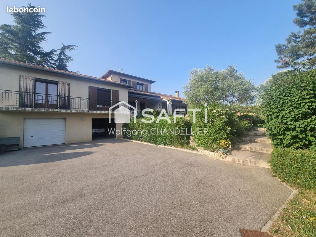 Maison 7 pièces 200 m² · à Granges-les-Beaumont · 200 m² · 498 000 €