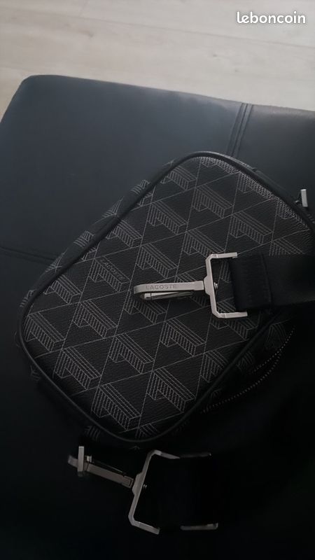 Sacoche Lacoste noir gris prix négociable 😉 (image 4)