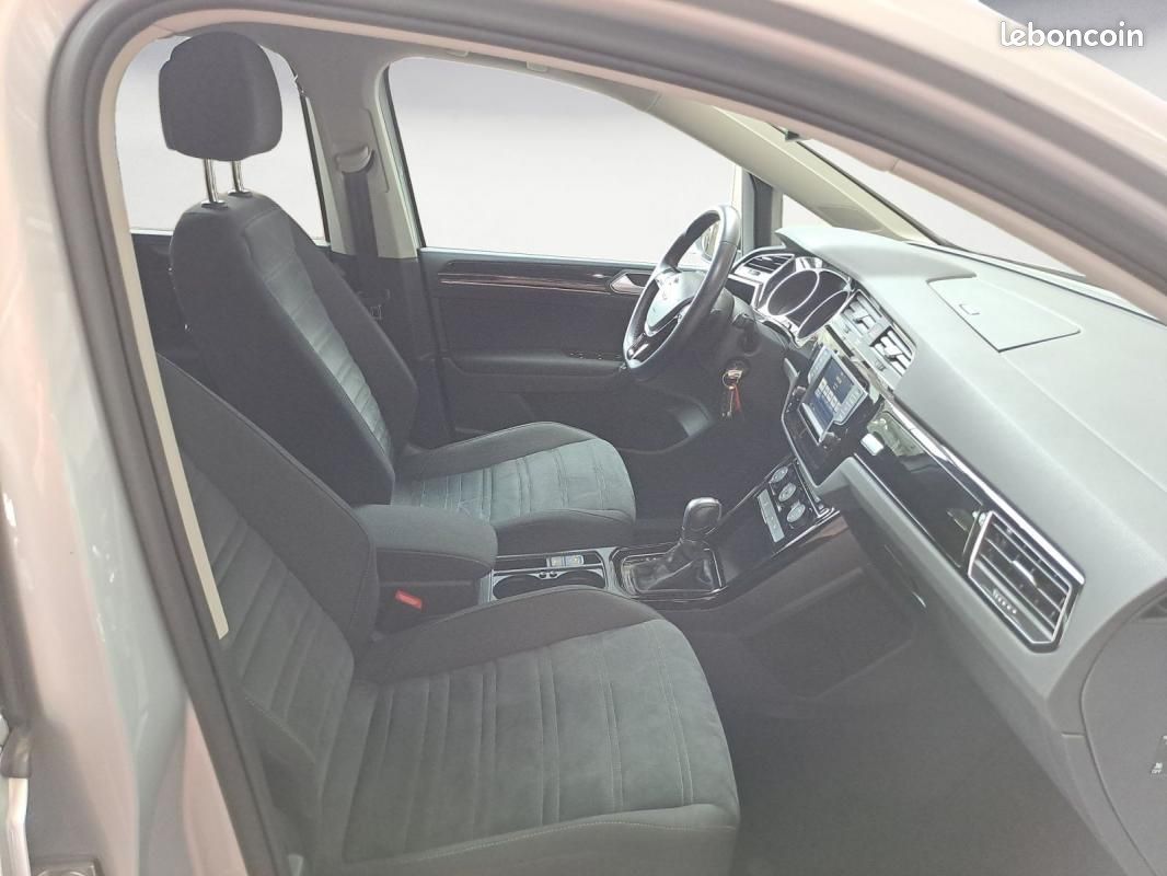 Volkswagen Touran TSI (BlueMotion Technology) DSG Highline