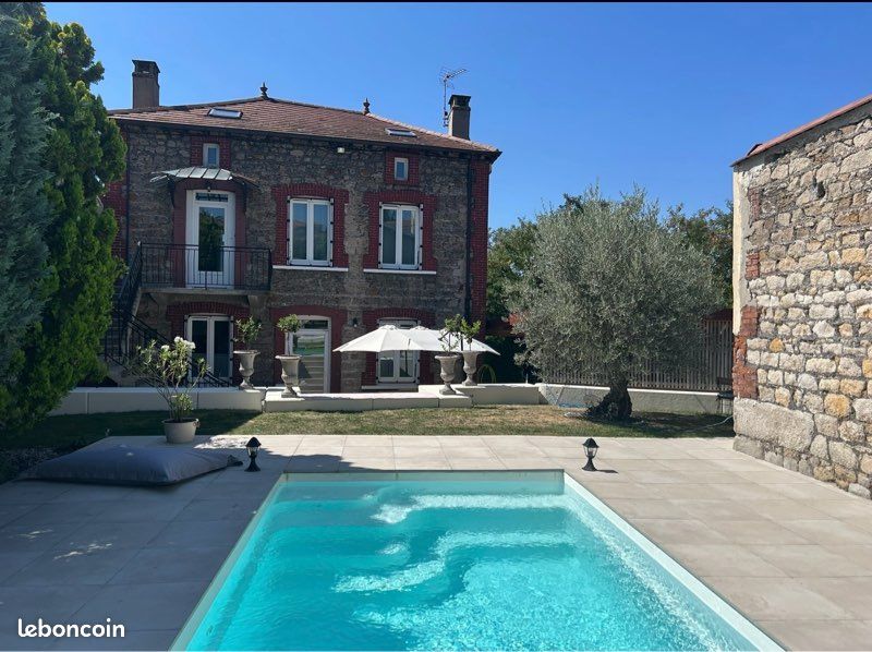 Maison 7 pièces 150 m² · à Le Chambon-Feugerolles · 150 m² · 429 000 €
