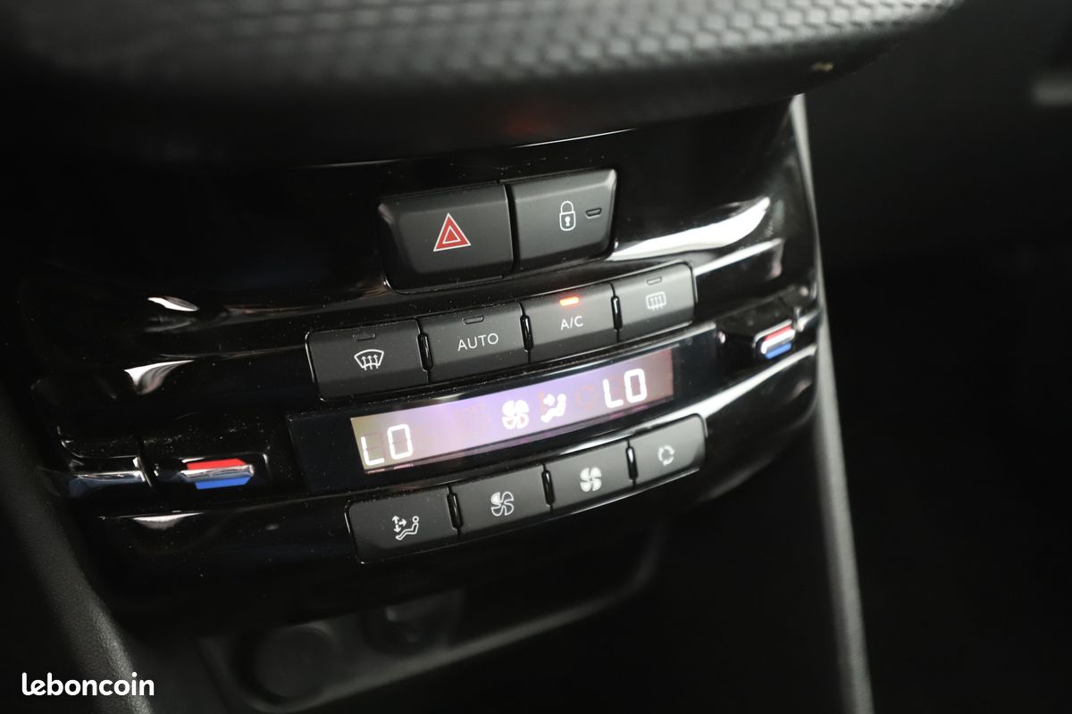 Peugeot 2008 1.2 PureTech Allure 110 ch (image 20)