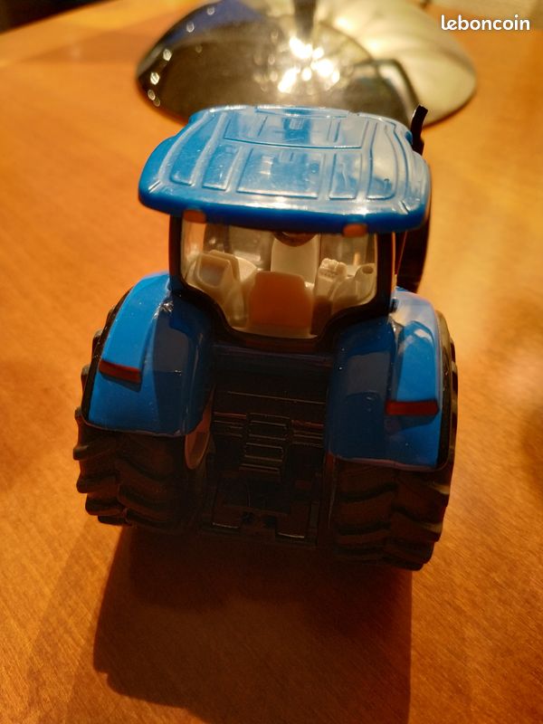 Miniatures agricoles tracteur New Holland T7070 Siku 1/50 (image 3)