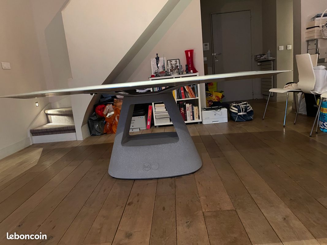 Table à manger Design ALu et pied ciment (bd Barcelona) (image 2)