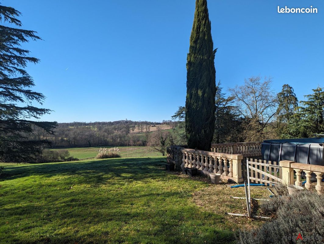 Manoir 10 pièces 638 m² - Lesterps 16420 (image principale 3)