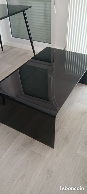 Table basse tout en vitre teintee noir (image 2)