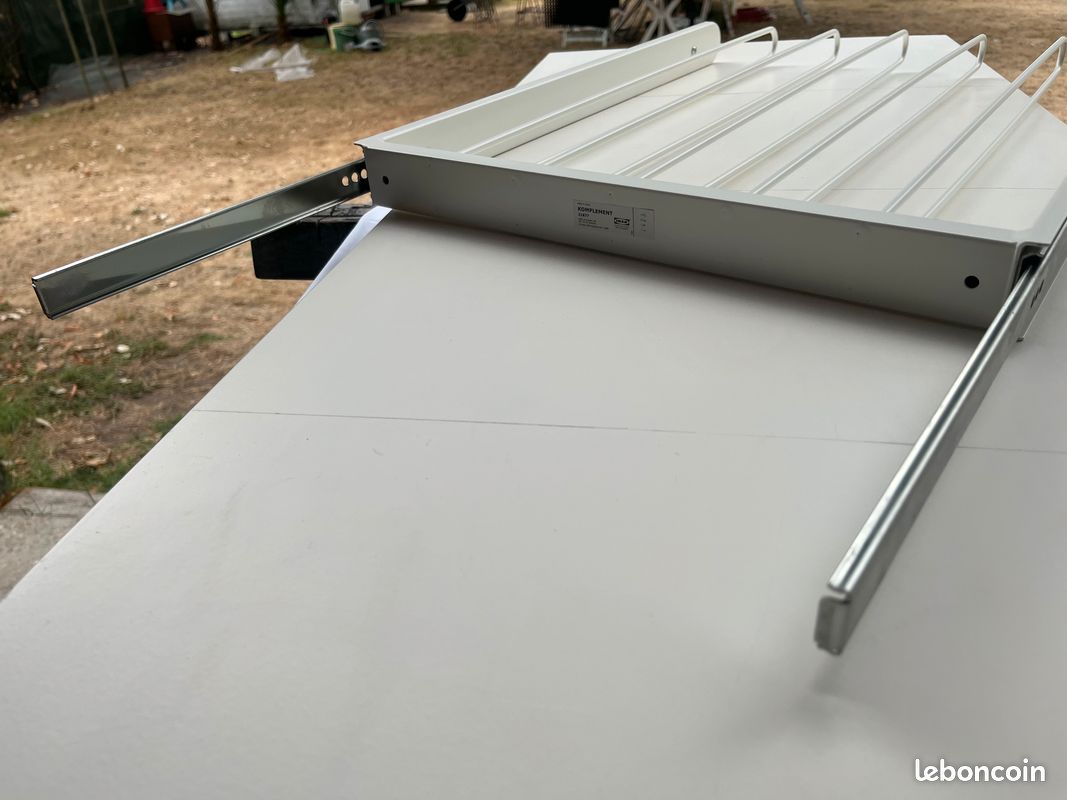 Rangement pour pantalon pour dressing IKEA laqué blanc avec rail inox (image 1)