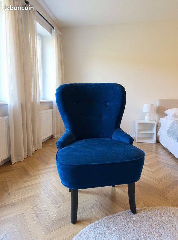 Fauteuil bleu velours (image 2)