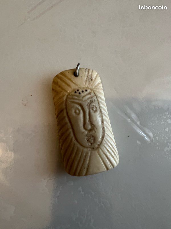 Ancien bijoux Pendentif en os (image 2)