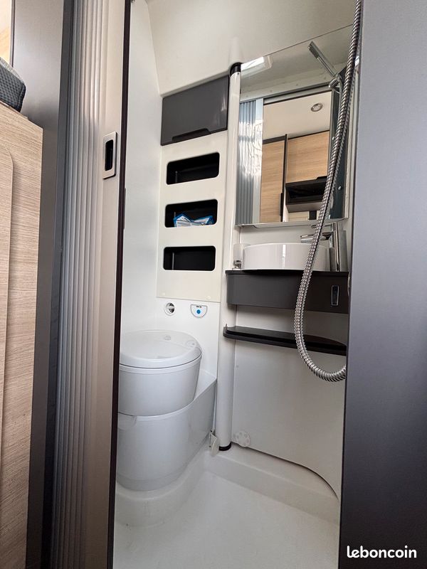 FOURGON DREAMER CAMPER SPORT FUN PLUS porte moto (image 7)