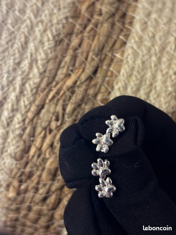 Boucles d’oreilles en argent envoyer dans une boite cadeau neuve pret a offrir (image 1)