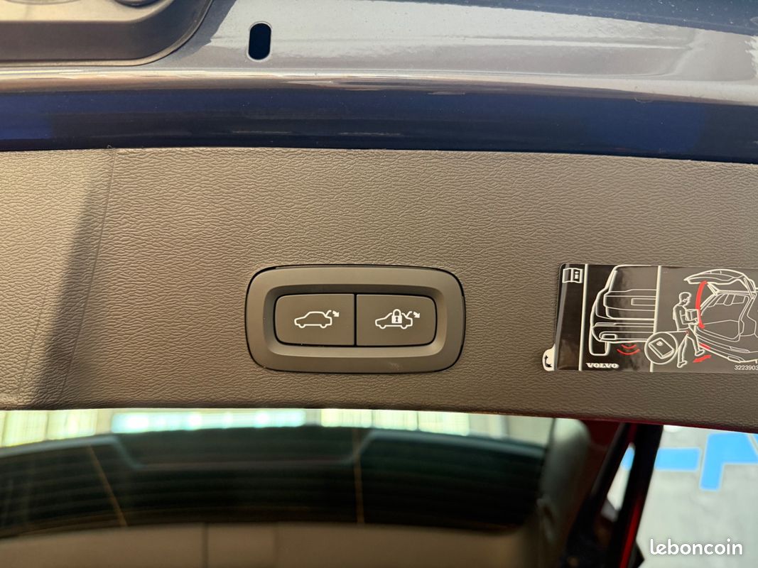 Volvo XC40 T5 261Ch Plug in Hybrid Inscription Business - 2EME MAIN / HISTORIQUE COMPLET / TOIT OUVRANT PANORAMIQUE / CARPLAY / CAMERA DE RECUL / COFFRE ELECTRIQUE (image 27)