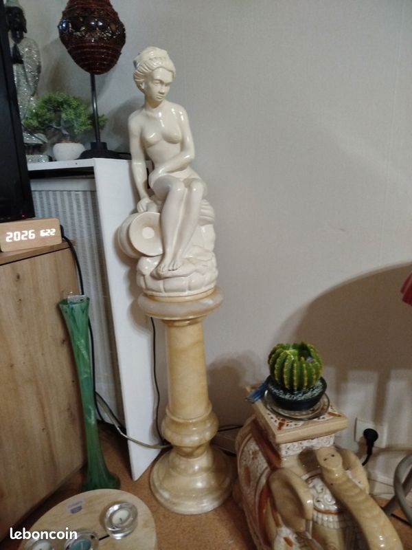 Statue et colonne (image 2)