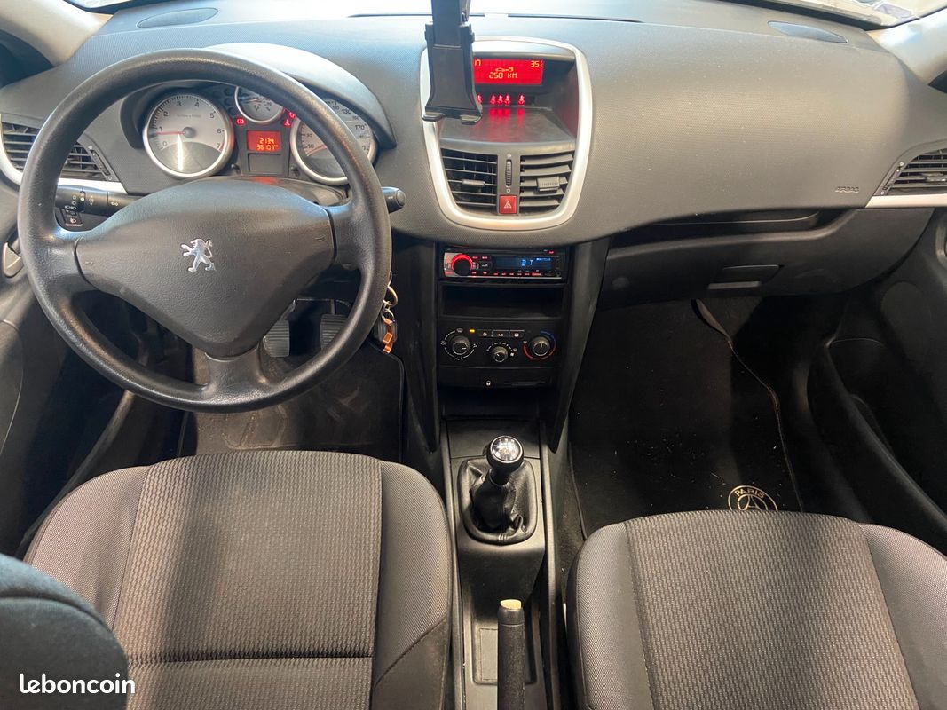 PEUGEOT 207 1.4 75 ACCESs (image 3)