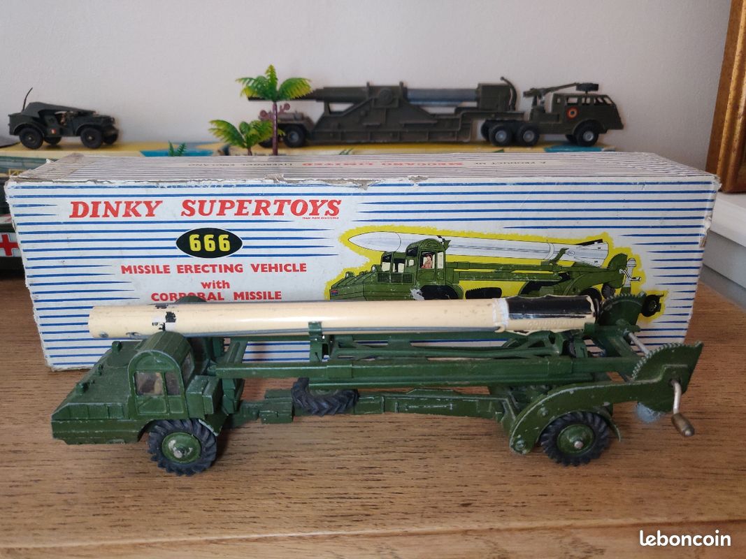 DINKY TOYS camion berliet lance missile fusée nord R20