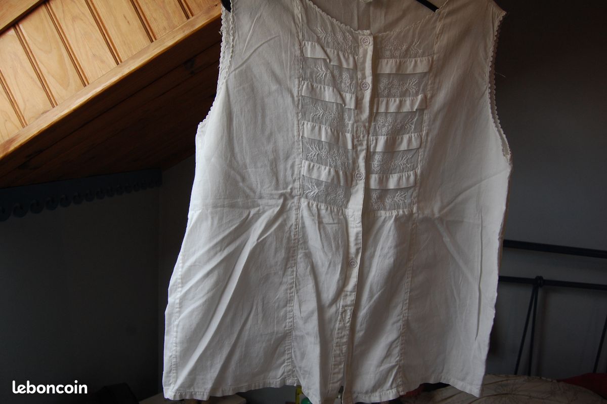Petit chemisier blanc sans manche -taille 44 (image 1)