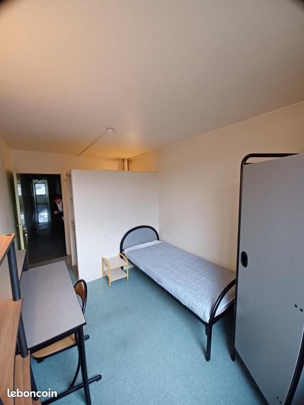 Appartement 1 pièce 12 m² · à Damigny · 12 m² · 300 €