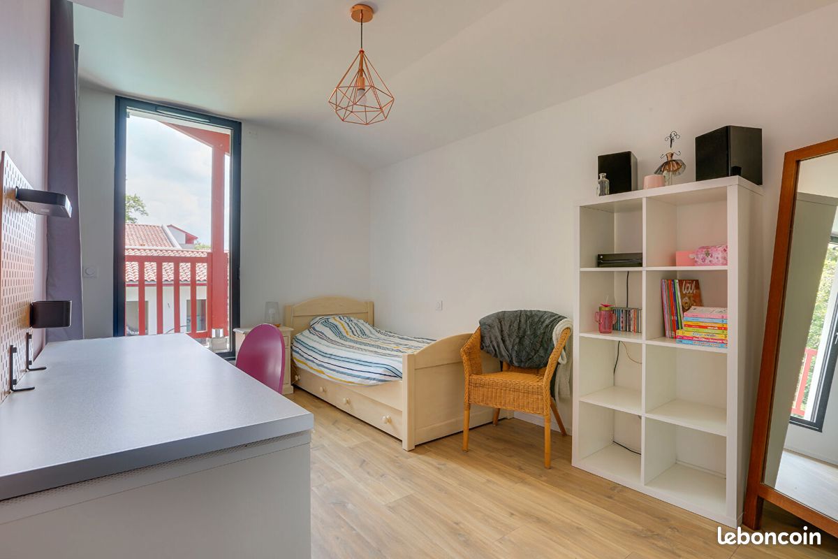 Propriété 8 pièces 198 m² - Bassussarry 64200 (image principale 8)