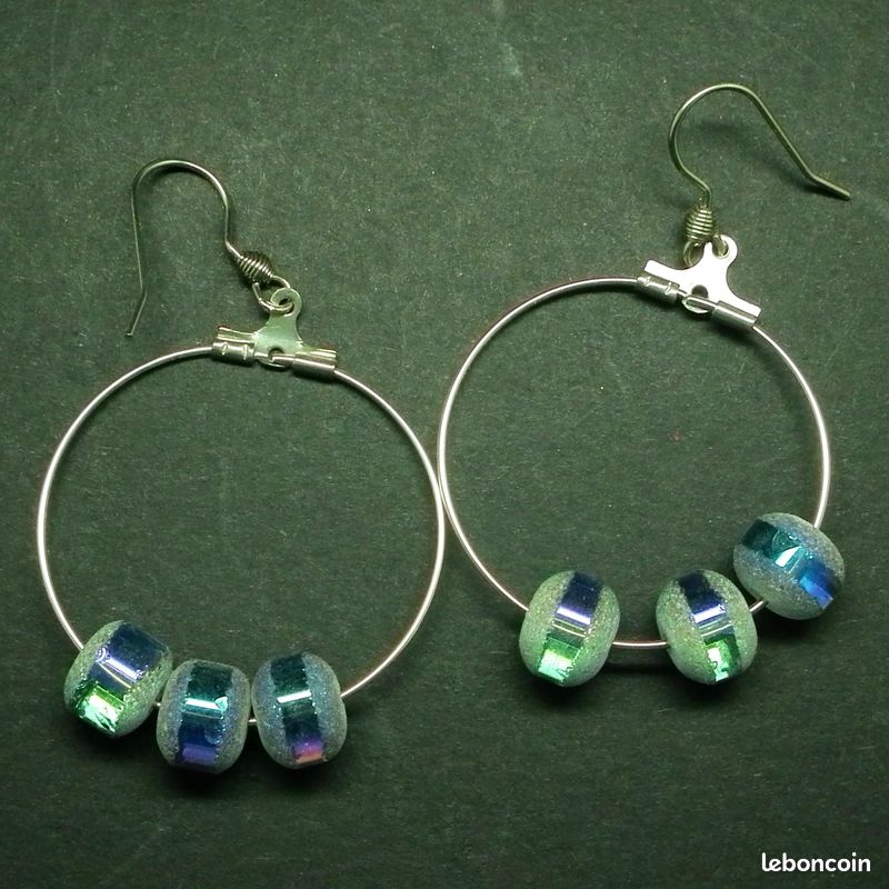 Boucles d'oreilles femme crochet acier (image 1)