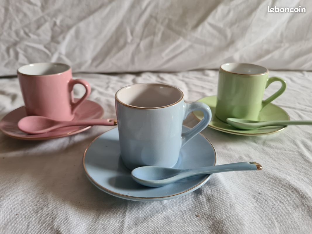 Trois tasses de couleur (image 3)