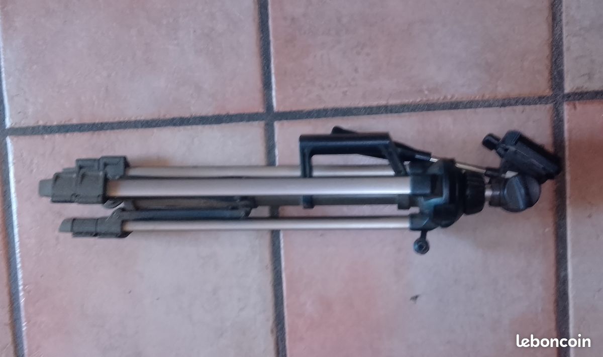 Trépied pliable - hauteur 56 à 87cm et inclinaison réglables – support pour appareil photo ou camescope – avec poignée – très bon état (image 8)
