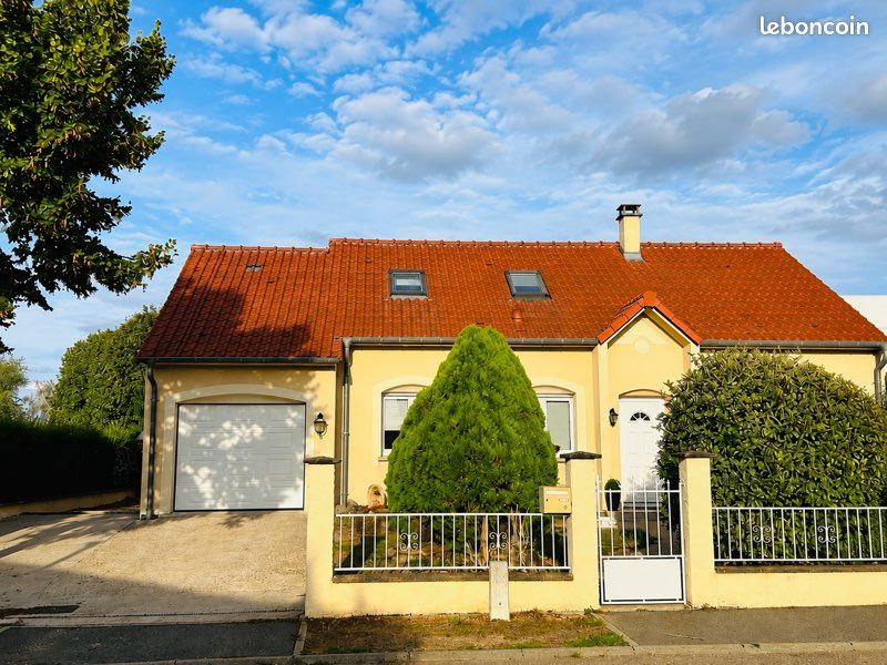 Maison 6 pièces 143 m² · à Sainte-Marie-aux-Chênes · 143 m² · 305 000 €