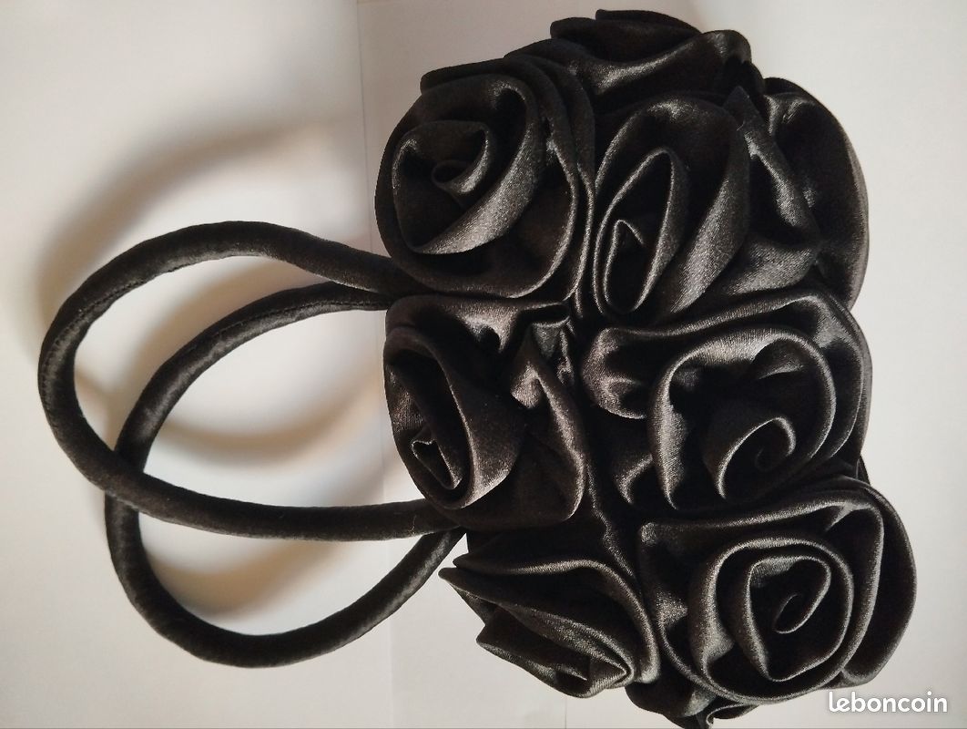Pochette noire pour cérémonie (image 2)