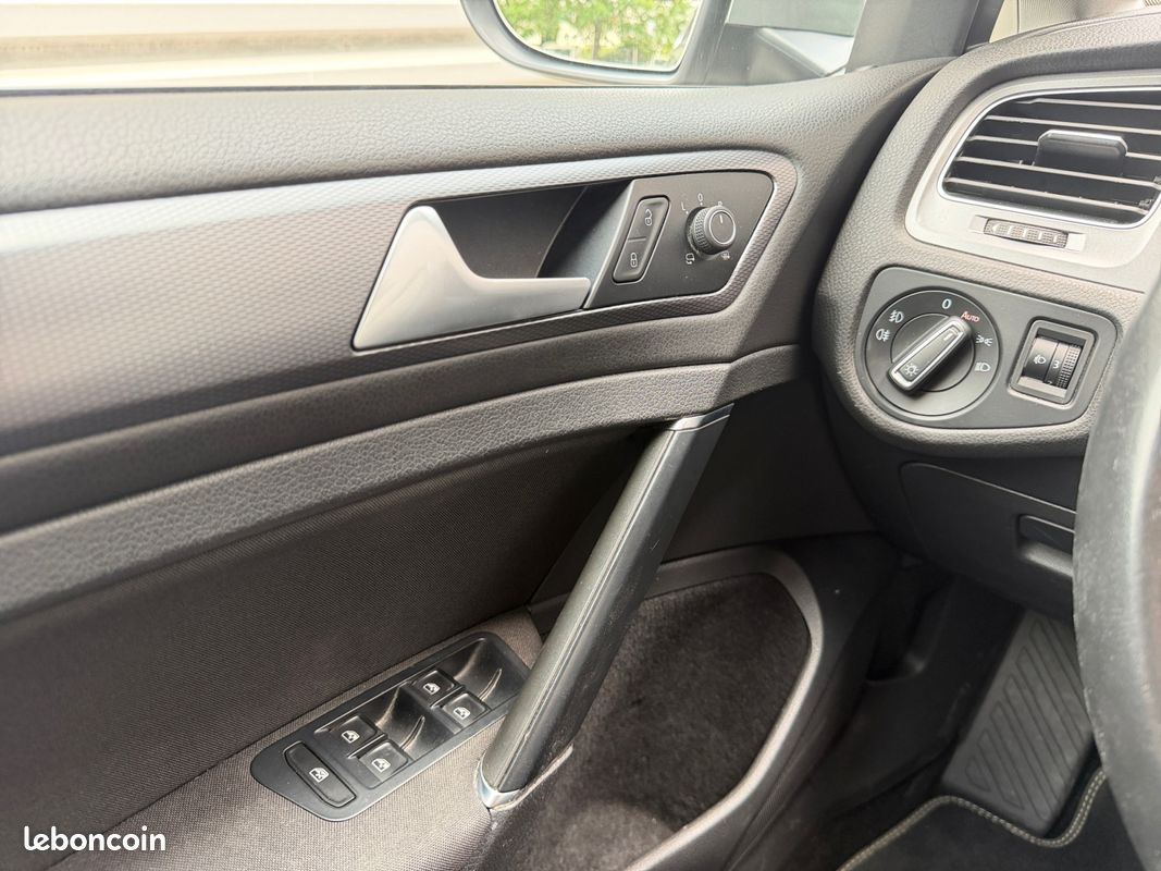 VOLKSWAGEN GOLF 7 2.0 TDI 150 ch LOUNGE Caméra Attelage Régul Adaptatif Garantie 12 mois (image 16)