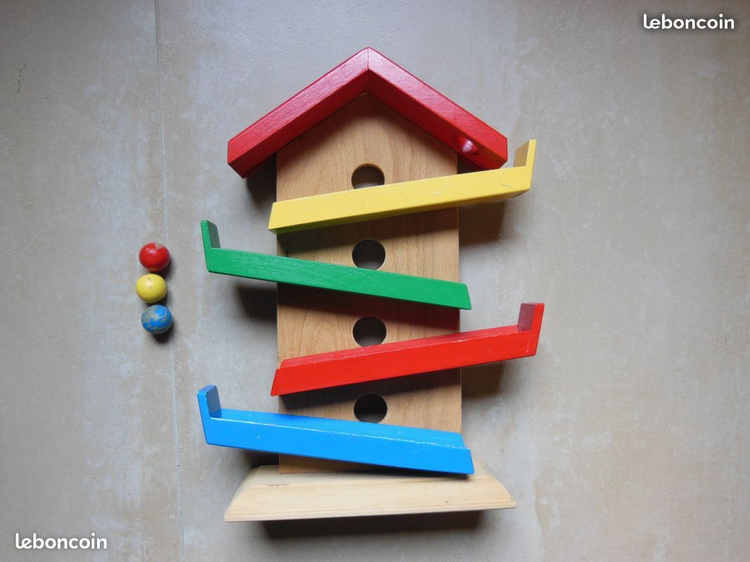 Jeu en bois avec billes (1er âge) (image 1)