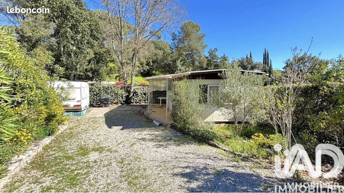 Terrain 200 m² · à Fréjus · 200 m² · 54 800 €