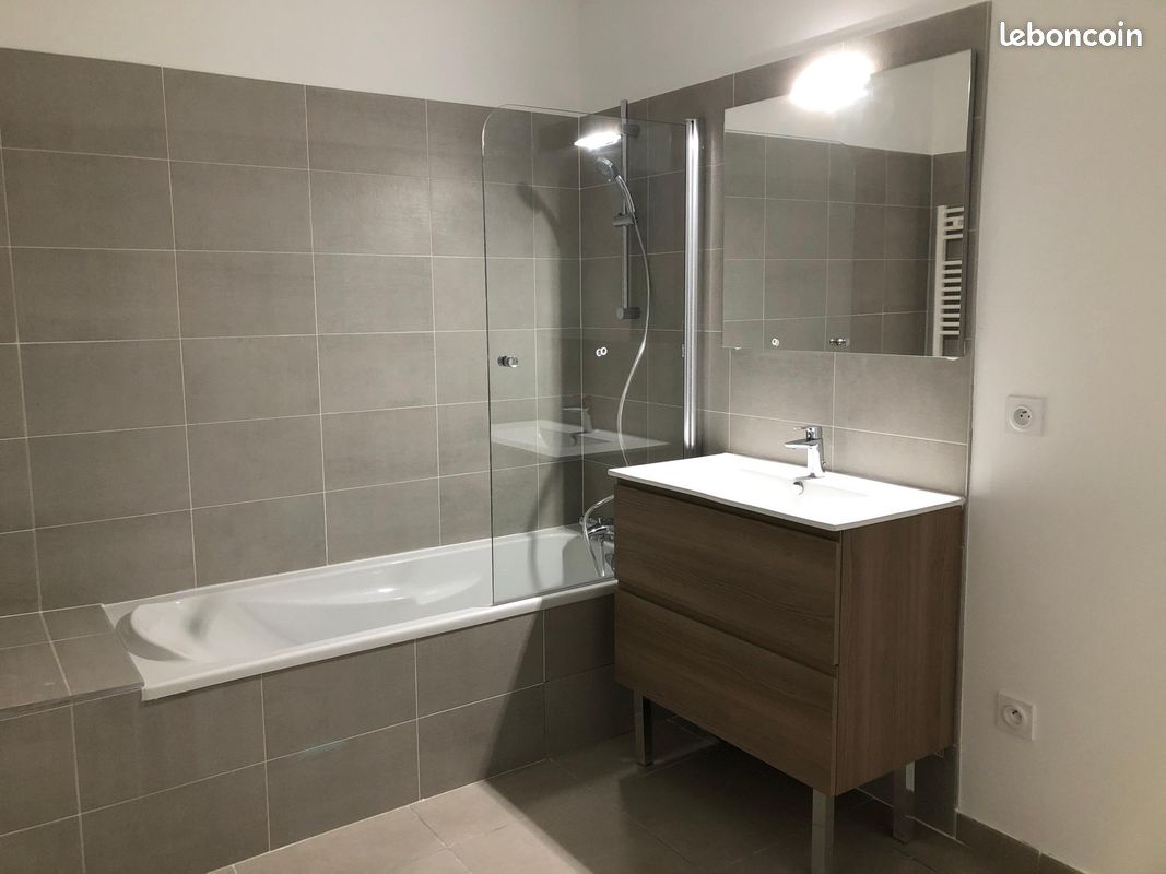 Appartement 3 pièces 63 m² · à Saint-Égrève · 63 m² · 927 €