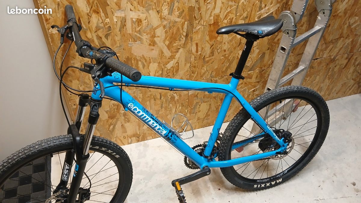 Vélo VTT Commencal taille l 24 vitesses Taille des jantes 26
