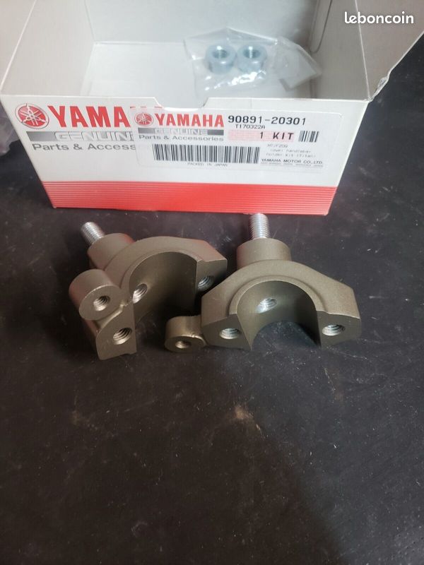 Yamaha 90891-20301 MT/FZ09 SUPPORT DE POIGNÉE INFÉRIEUR (image 3)