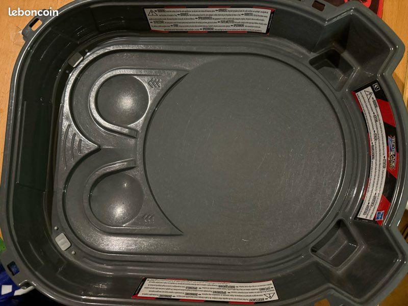 Arene Beyblade Toupis rouge et gris (image 3)