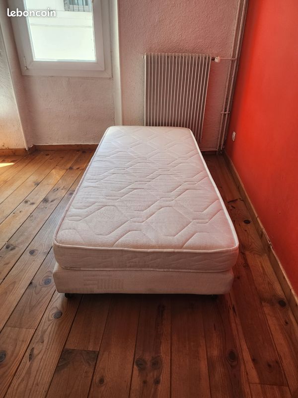 Petit Lit matelas + sommier (image 1)